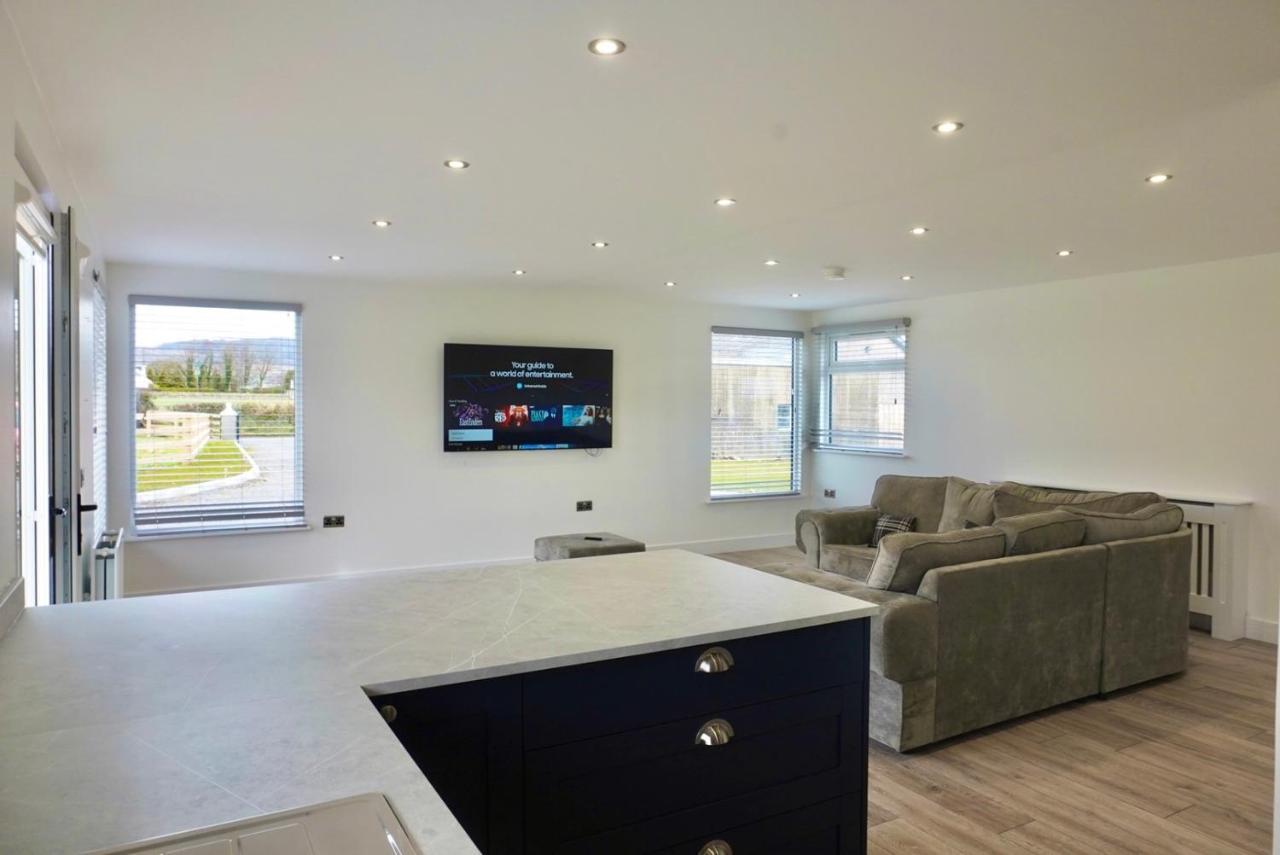 Castle View Chalet By Clonlum Cottages Newry Exterior photo